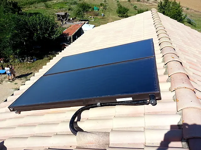 Capteur solaire vu depuis le toit
